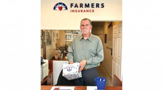 Farmers Insurance agents support local teachers