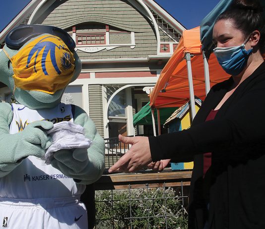 Santa Cruz Warriors mask distribution