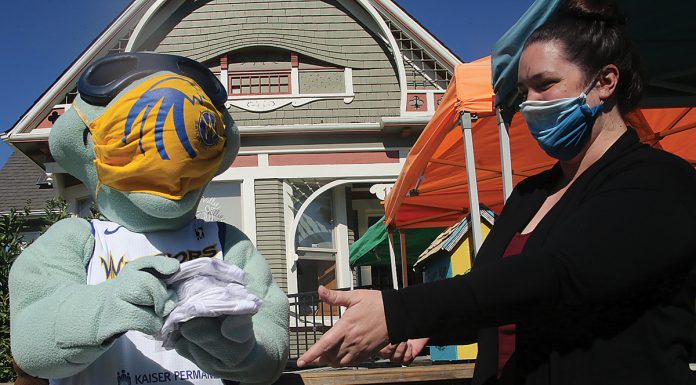 Santa Cruz Warriors mask distribution