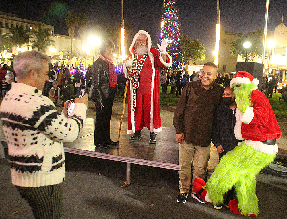 Watsonville tree lighting