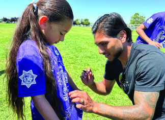 Walmer Martinez visits Freedom Elementary