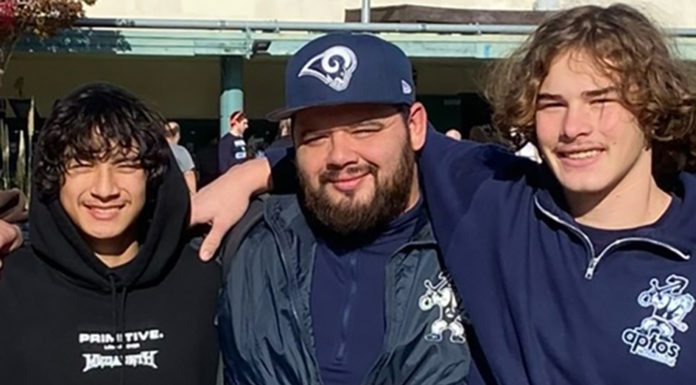 Aptos hires alum Johnny Velez to lead wrestling program