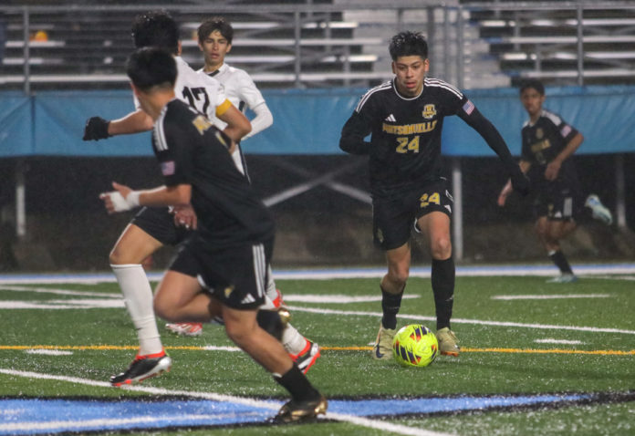 paj2505 Sports Roundup 3_Justin Alfaro_WHS boys soccer-web-1
